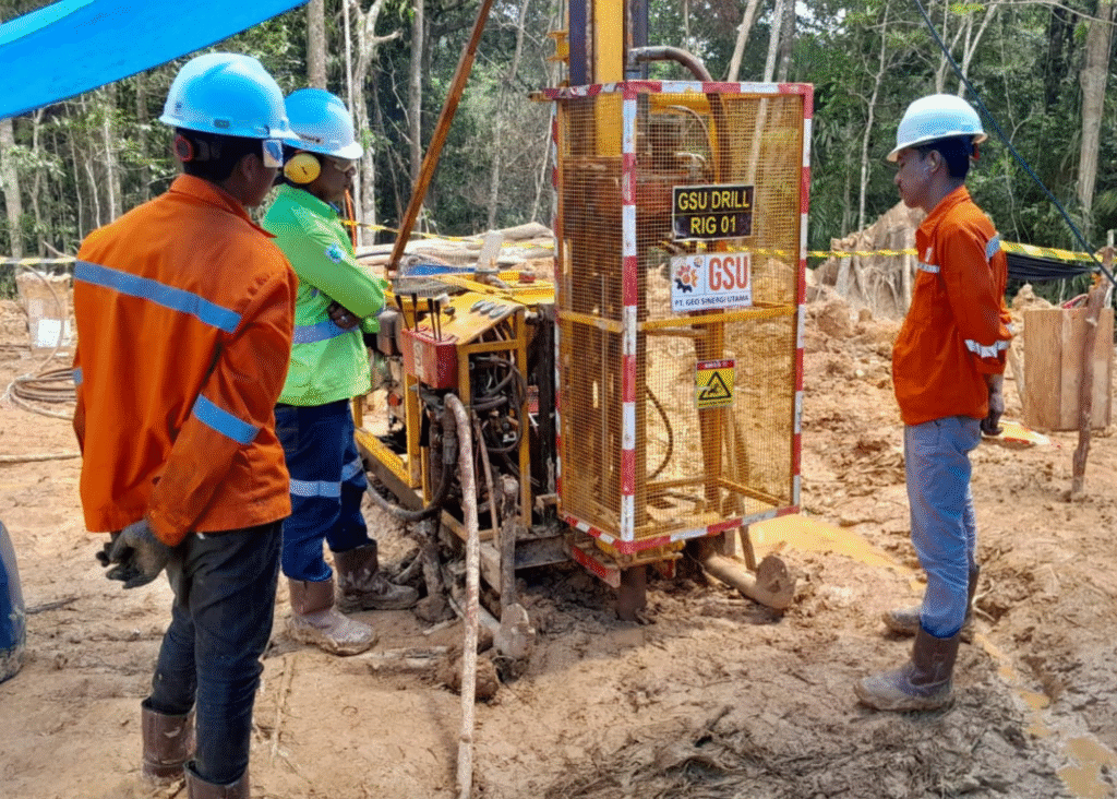 Ilustrasi kegiatan layanan geoteknik di proyek konstruksi lapangan