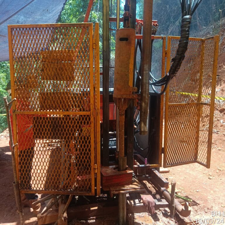 Proses pengujian Standard Penetration Test (SPT) di lapangan