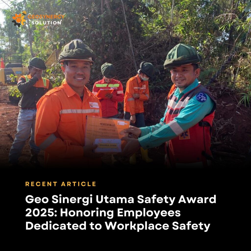 Geo Sinergi Utama employees receiving Safety Award 2025 for workplace safety excellence
